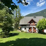 Dona Villa